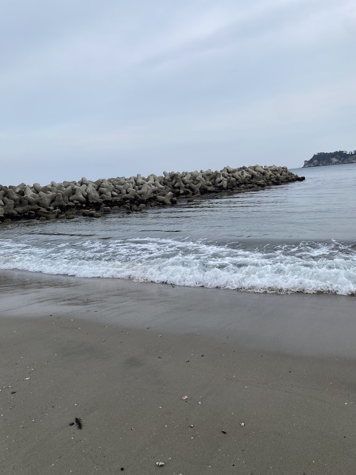 砂浜のテトラポット