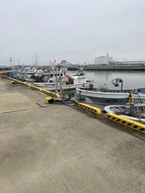 漁港に停泊中の船