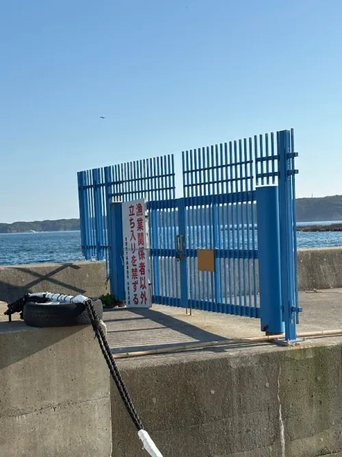 立入禁止の柵