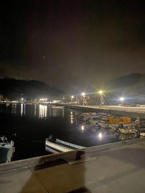 夜の漁港