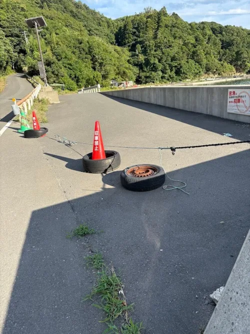 進入禁止のロープ